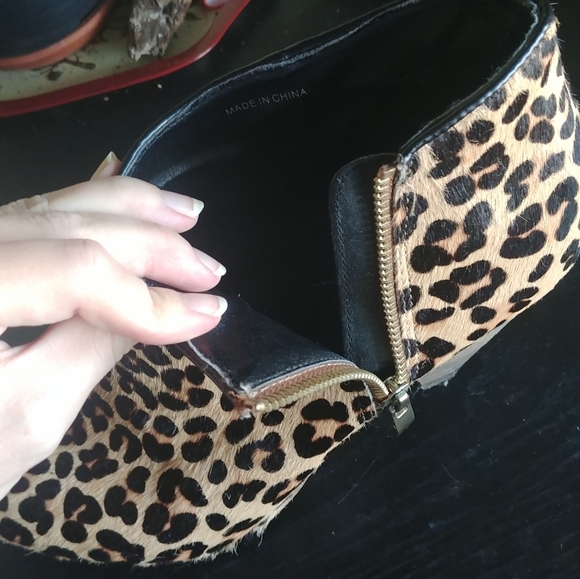 Kimchi Blue 💙Leopard Ankle Zip Fur Booties GUC - Picture 3 of 6